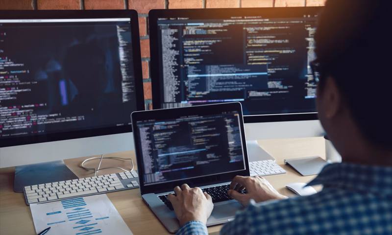 数据科学选型:R与Python如何赋能商丘网站建设?